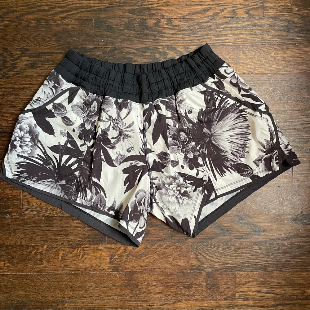 Lululemon Shake & Break Black White Short Women’s 10